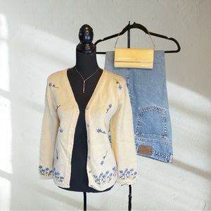 STITCHES Vintage Blue Flower Sweater with Shell Buttons | L